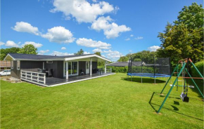 3 Bedroom Cozy Home In Hejls, Hejls